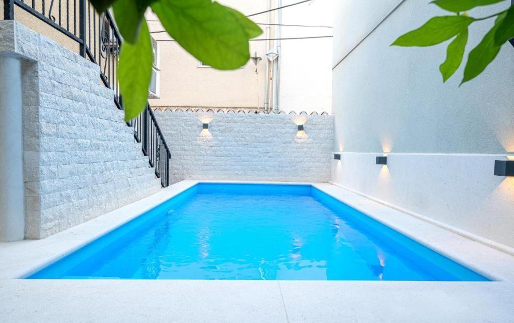 Heritage Residence In Center With Pool- Apartments Vodice Exterior photo